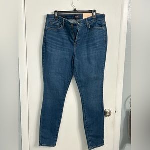 Brand new size 12 NYDJ Ami Skinny. Very stretchy.